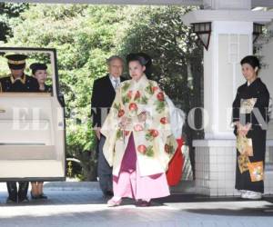 La princesa Ayako, hija de un primo del emperador de Japón, se casó este lunes en la ciudad de Tokio, con su novio el plebeyo Kei Mariya, quien era un empleado de una empresa de transporte marítimo, así lo formó el Japan Times.
