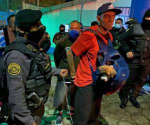 Guardias del sistema penitenciario (SP) fueron secuestrados por pandilleros dentro del penal El Infiernito contra el traslado de sus líderes para evitar extorsiones desde la cárcel. Foto: Agencia AFP.