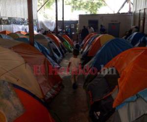 La situación en los albergues es precaria, hay hacinamiento, escasez de alimentos y el flujo de migrantes que llega en busca de ayuda no se detiene. Foto: Johny Magallanes / EL HERALDO.