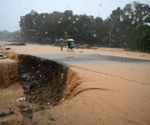 La tormenta tropical Eta ha provocado el derrumbe de varias carreteras y el desbordamiento de ríos a nivel nacional. Foto: AFP
