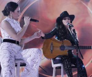 La hondureña Angie Flores compartió escenario junto a Ana Bárbara, en la primera presentación de la noche. Fotos: La Academia.