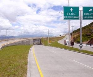 Un 50 por ciento de la red vial que conduce a unos 23 balnearios y sitios turísticos de la zona central presenta daños provocados por las lluvias .