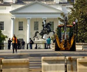 Trump tuiteó la semana pasada que había 'autorizado al gobierno federal a arrestar a cualquiera que dañe o destruya monumentos, estatuas y otra propiedad federal en Estados Unidos'. Foto: AP.