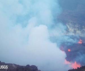 La alerta por volcán se elevó a “advertencia” y el código para la aviación cambió a rojo. FOTO: AP