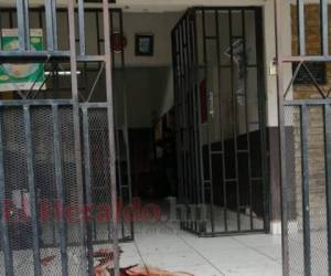 Un padre y su hijo fueron asesinados la noche del lunes de varios disparos en el centro de salud Sagrado Corazón, localizado en la colonia Alemania de la capital de Honduras. Estalin Irías/EL HERALDO.