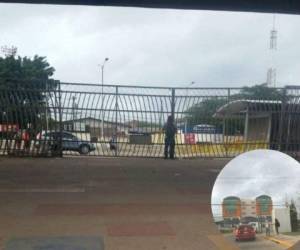 Los portones principales de acceso vehicular y peatonal permanecen cerrados la mañana de este jueves en Ciudad Universitaria. Fotos: El Heraldo Honduras.