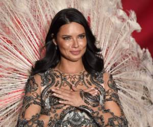 Adriana Lima es una de las modelos más famosas del mundo. Foto: AP