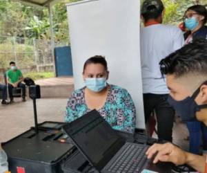 La entrega del DNI se reanudó este jueves en varios sectrores del país.