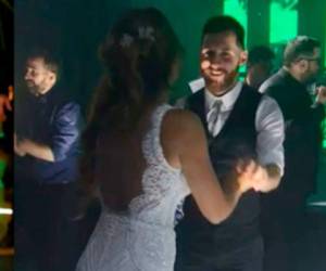 Los recién casados mostraron sus mejores pasos de baile. Foto captura Instagram