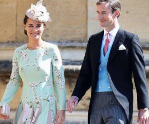 Pippa Middleton, a la izquierda y James Middleton llegan a la ceremonia de boda del Príncipe Harry y Meghan Markle en la Capilla de San Jorge en el Castillo de Windsor en Windsor, cerca de Londres, Inglaterra, el sábado 19 de mayo de 2018.