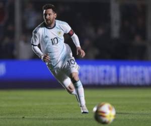 Lionel Messi, de Argentina, controla el balón durante un partido de fútbol amistoso contra Nicaragua en San Juan, Argentina. Foto: Nicolás Aguilera/Agencia AP.