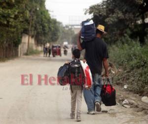 Las personas sacaron implementos básicos y las pocas pertenencias que pudieron llevar con ellos para no perderlas.