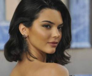 Kendall Jenner es la sensación por publicación de foto donde aparece desnuda.