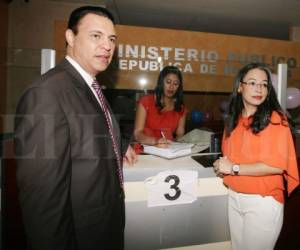 Gabriela Castellanos y Dagoberto Aspra Iglesias del CNA ante el MP. Foto: Efraín Salgado.