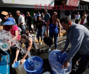 El apagón masivo ha dejado sin luz ni agua la varios estados de Caracas. Foto AP