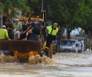 Vecinos del municipio alicantino de Redován son rescatados de sus viviendas. Foto AFP