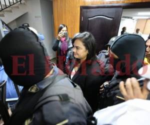 Rosa Elena Bonilla de Lobo a su llegada a los juzgados anticorrupción. (Foto: David Romero / EL HERALDO)