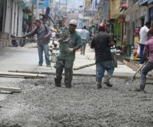 Los trabajos de pavimentación de las calles del mercado Zonal Belén iniciaron en 2015 y se extenderán hasta mediados de este año.