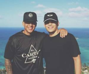 Su nombre es Jeremy Ayala González, pero pocos saben que es el apuesto hijo mayor de Daddy Yankee. En la imagen aparece padre e hijo. Foto: Instagram
