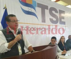 Convenio del TSE con la empresa de telefonía celular Tigo y Claro. Fotografia Johny Magallanes /EL HERALDO
