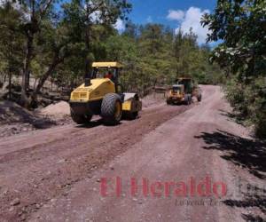 Unos 1,400 kilómetros de carretera de las zonas cafetaleras son intervenidos al año con una inversión de 35 millones de lempiras. Foto: El Heraldo