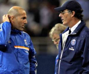 Zinedine Zidane al mando del Real Madrid y Laurent Blanc cuando estaba al frente del Paris Saint Germain de Francia. Foto: Archivo El Heraldo.