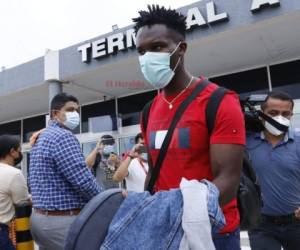 Momento cuando Rubilio Castillo llegó al aeropuerto de San Pedro Sula.