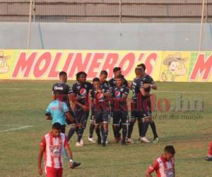 Los azules consiguieron un importante resultado sobre la hora en La Ceiba. Ahora buscarán conseguir la clasificación en su cancha el próximo martes. Foto: Edgar Witty | EL HERALDO