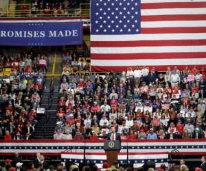 Los votantes decidirán este martes quién ha ganado el debate de 25,000 millones de dólares entre la política de tierra arrasada del presidente Donald Trump y la campaña furibunda de los demócratas para poner fin al monopolio republicano en Washington y en gobernaciones a lo ancho del país.