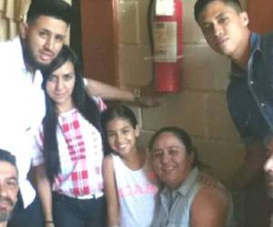 Un año con casi cinco meses ha permanecido en prisión Kevin Solórzano, pero su familia sigue estando unida y demostrándole su amor a pesar de las adversidades.