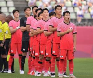 La selección de Corea del Sur es el siguiente rival de Honduras en el torneo de fútbol masculino de los Juegos Olímpicos de Tokyo 2020, en un crucial compromiso en el que la bicolor buscará su pase a los cuartos de final ante el cuadro asiático. El equipo que es dirigido por Kim Hak-Beom llega con el cartel de campeón de Asia en la categoría Sub-23, contando con grandes nombres dentro de su plantel de los que deberá de cuidarse Honduras el miércoles por la madrugada. Fotos: AFP | AP | Cortesía