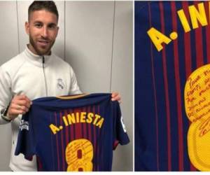 Sergio Ramos publicó en sus redes sociales la camiseta de Andrés Iniesta.