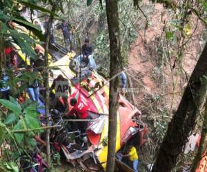 El 14 de agosto, un bus de matrícula colombiana con 40 ocupantes se había accidentado en las afueras de Quito. Foto: Agencia AP.