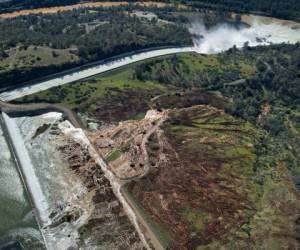 Unas 180.000 personas que viven en comunidades cercanas recibieron una orden de 'evacuación inmediata'. Foto: AP