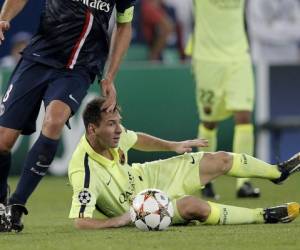 Messi no fue suficiente para que el Barcelona evitara la derrota en París. / AFP