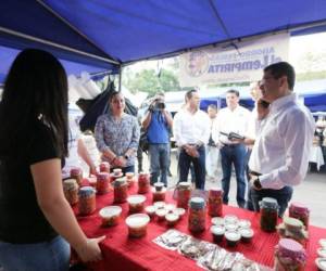 La estrategia consiste en reactivar el sector agroalimentario y que sean los mismos productores quienes vendan sus cosechas a los consumidores en ferias o tiendas impulsadas por el gobierno. Foto Cortesía Casa de Gobierno