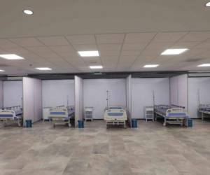Varias camas fueron ubicadas en el CCG para atender pacientes con síntomas leves.