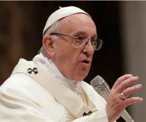 El papa Francisco comentó durante la entrevista que su postura sobre ese tema y las medidas estadounidenses “coincide con la del episcopado”. Foto: Agencia AP