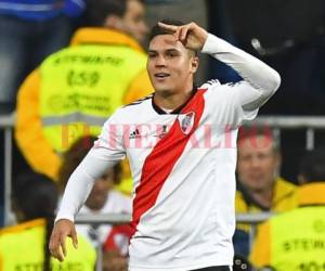 El colombiano Juan Fernando Quintero de River Plate celebra después de anotar contra Boca Juniors durante el partido de la segunda etapa de la final de la Copa Libertadores argentina, en el estadio Santiago Bernabéu de Madrid, el 9 de diciembre de 2018.