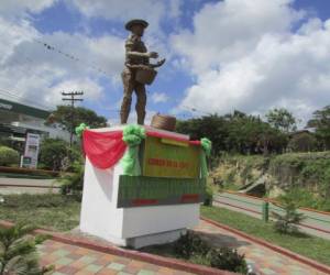 En el marco de la cosecha de café 2014-2015 se inauguró la estatua de un obrero, la cual fue ubicada en la entrada a El Paraíso.