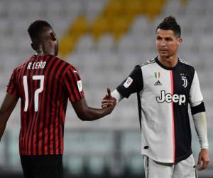 CR7 tuvo otro lanzamiento de penal este viernes, decretado tras una mano de Andrea Conti, pero lo envió al palo (15). AFP.