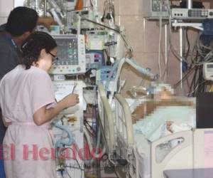 De acuerdo a cifras del doctor Omar Videa, del total de los fallecimientos por Covid-19 en Honduras, el 30 por ciento fue en UCI. Foto: EL HERALDO.