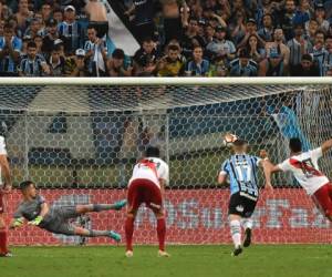 El duelo entre River Plate y Gremio se disputó en el estadio Arena do Grêmio en Brasil. (AFP)