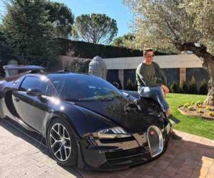 El delantero portugués Cristiano Ronaldo pone oficialmente a prueba el Bugatti Chiron (Foto: Redes sociales)