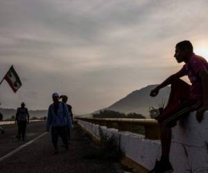 Los coordinadores de la caravana de miles de migrantes centroamericanos que se dirige al sur de México exhortaron a los participantes a descansar este domingo. Fotos: AFP/EL HERALDO.