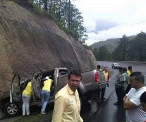 Edgardo Casaña y Yester Muñoz diputados del partido Libre, sufren accidente en la carretera que conduce al Norte del País.