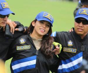 La subteniente Génesis Daniela Reyes Salazar es la primera mujer en la historia de Honduras en participar en el show de los paracaidistas.
