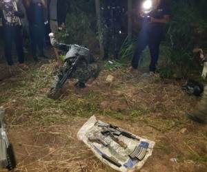 Las armas de grueso calibre estaban ocultas a la vista en el sector conocido como 'La Iguana', donde la Policía Militar las encontró.