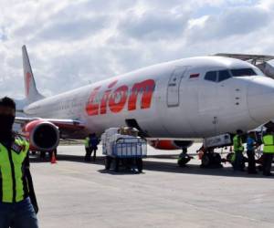 El portal de seguimiento de vuelos Flightradar muestra, en un mapa, la trayectoria del aparato, un Boeing 737 mAX 8, que, tras despegar en dirección suroeste, gira hacia el sur y luego hacia el noreste, antes de interrumpirse sobre el mar de Java, no muy lejos de la costa. Imagen de referencia AFP