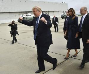 Trump viaja acompañado de su esposa, Melania, en un día que simboliza la unidad nacional, una ocasión que le brinda un respiro temporal de una coyuntura especialmente difícil en Washington.